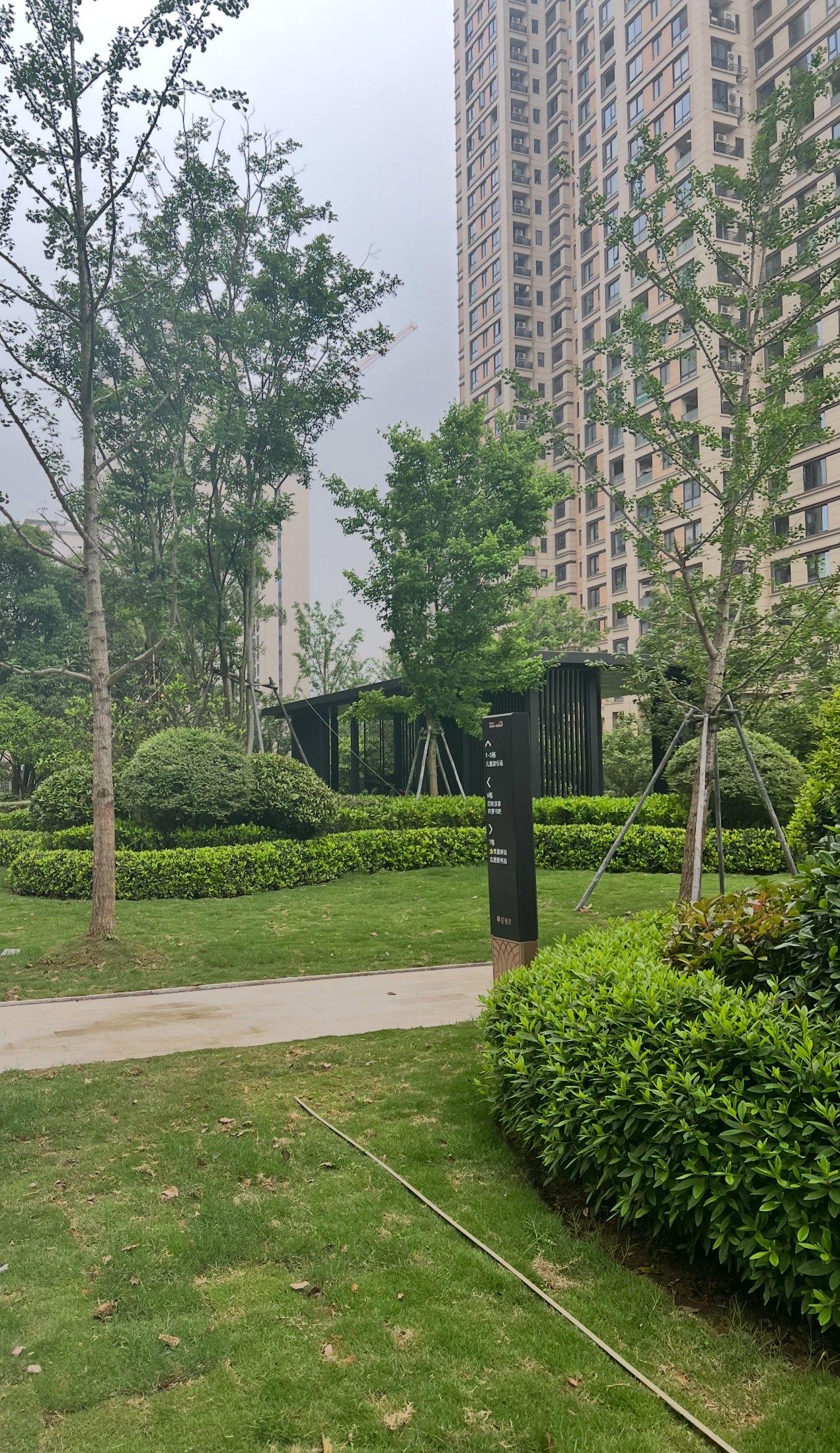 那天回访一友友的作品，那是一篇微头条，里面提到螺蛳粉里根本没有螺丝的话题。

说