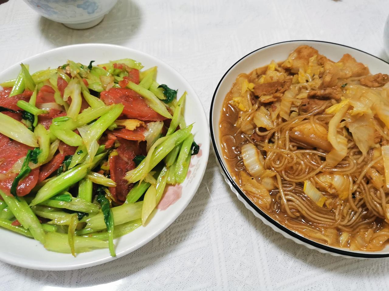 晚饭分享：
天气一热就没有胃口，今天做了两道孩子都比较喜欢吃的菜，来满足一下他们