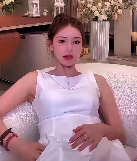 三个小宝贝和她，家里的新故事要开始了
小玥儿听了好像不太在意，就那样吧，挺平静的