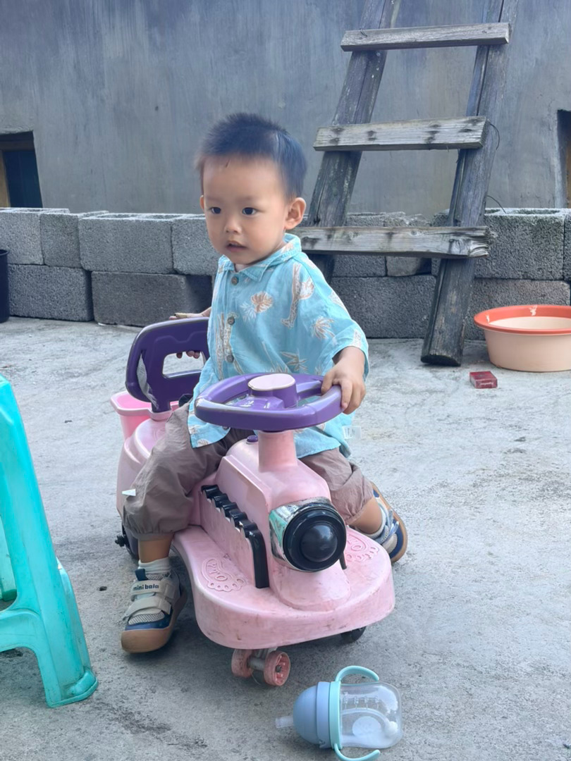 人类幼崽辈分突然变小了，我带着他去小姨家玩，他小姨才六岁，还有一个十多个月的小舅