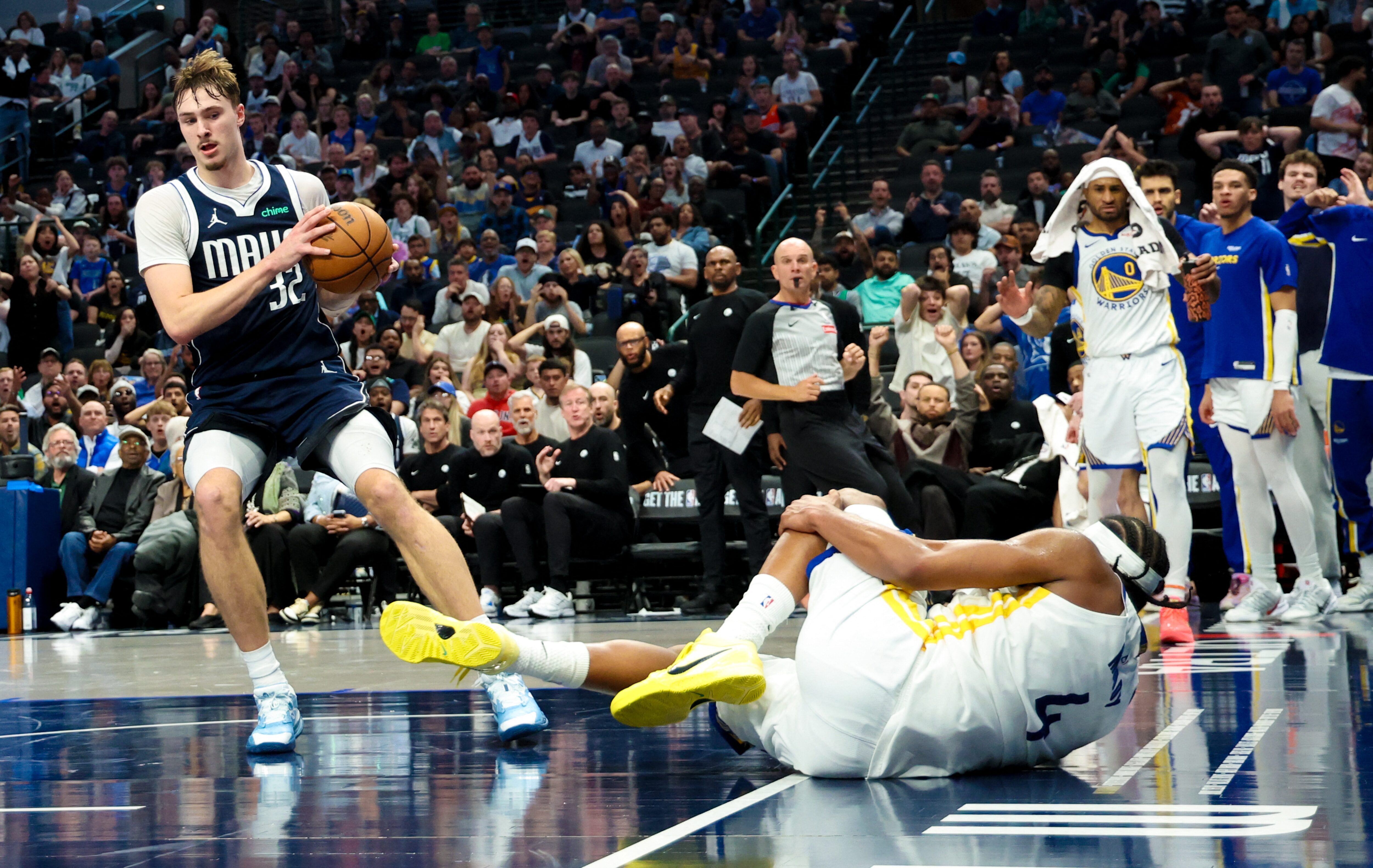 Shams报道，穆迪被诊断为左膝髌腱撕裂，将面临漫长的康复过程。一些参考例子：林