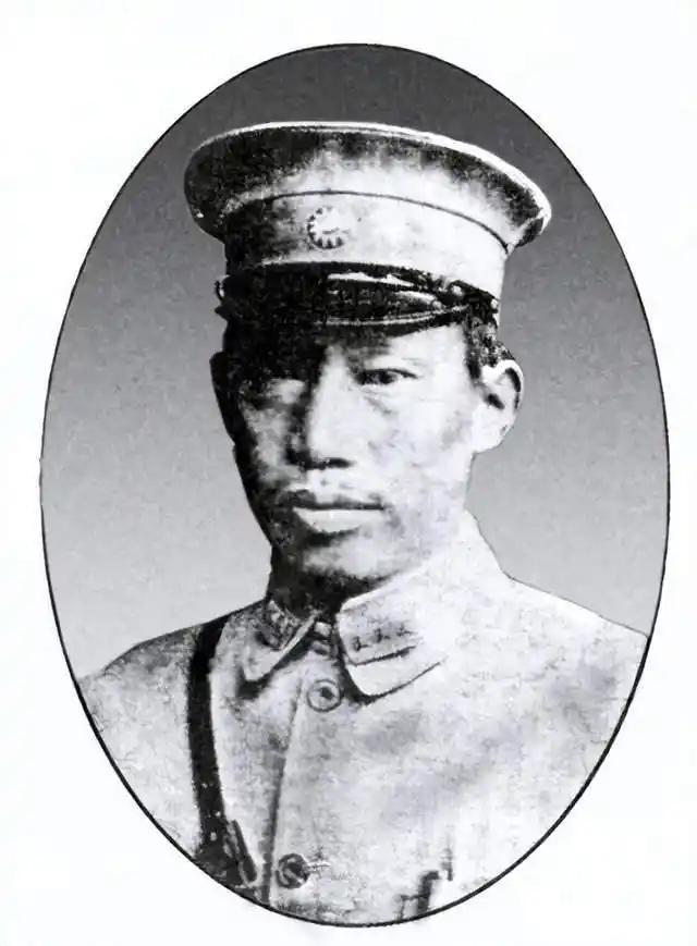 背盐娃子混成贵州王，最后还能善终的军阀，翻遍民国没几个，王家烈算一个。1935年