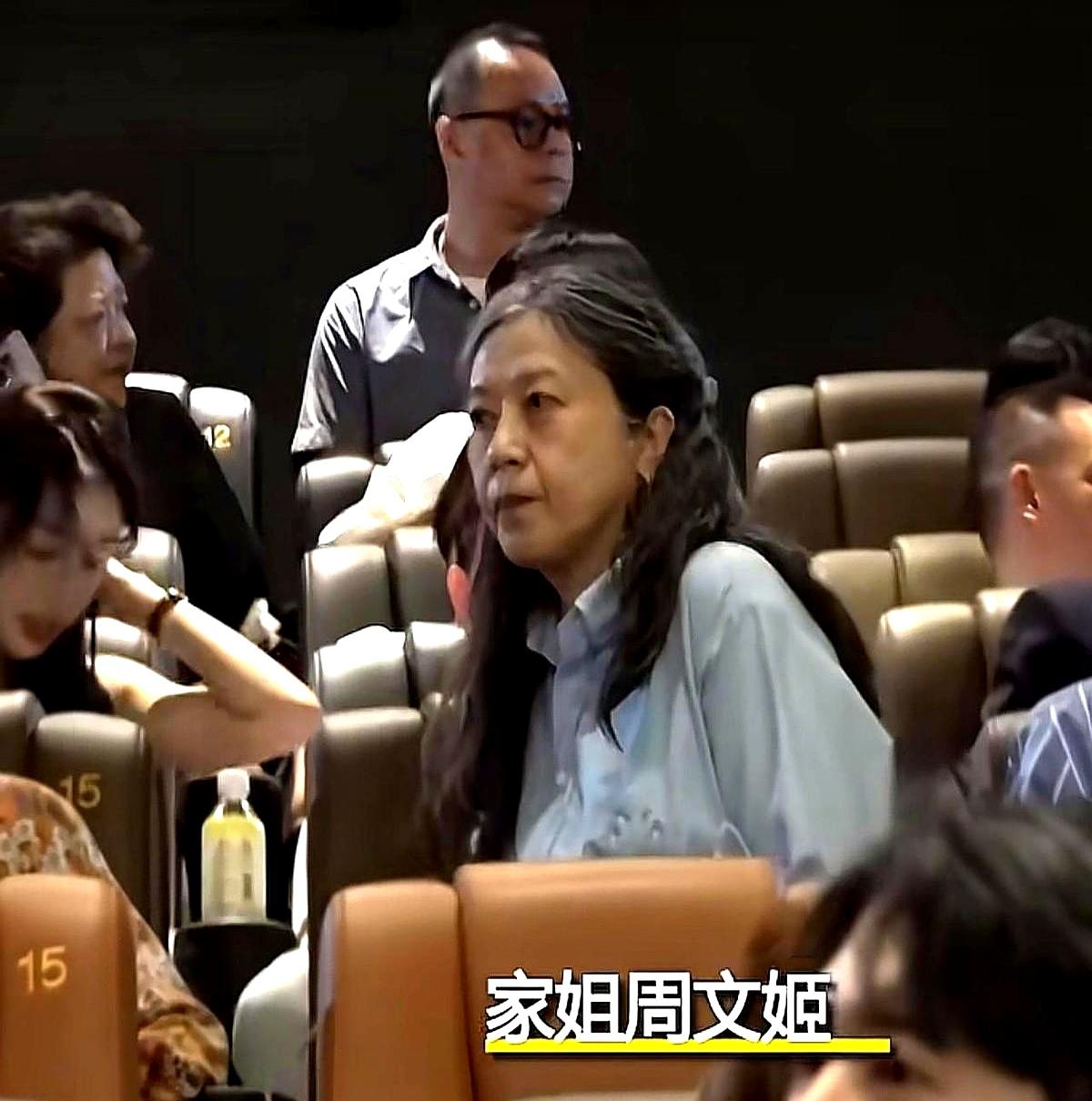 你敢信？
一张脸能复制粘贴到什么程度？

最近周星驰亲姐一露面，好家伙，简直就是