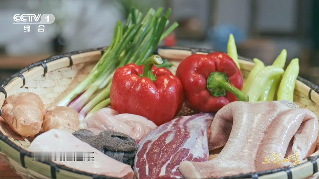 原来这么多年牛肉都切错了三餐四季 冬豆和笋铺底这个细节太加分了，脆嫩鲜烫层层叠叠
