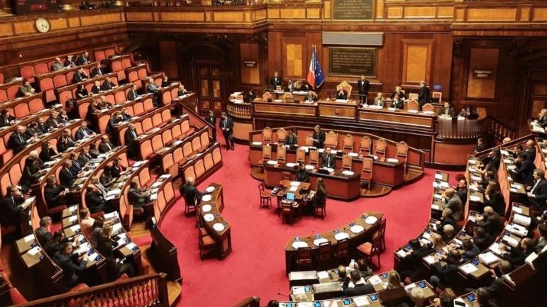 意大利批准了一项向乌克兰提供军事援助的决议


执政多数派提出的向乌克兰提供援助