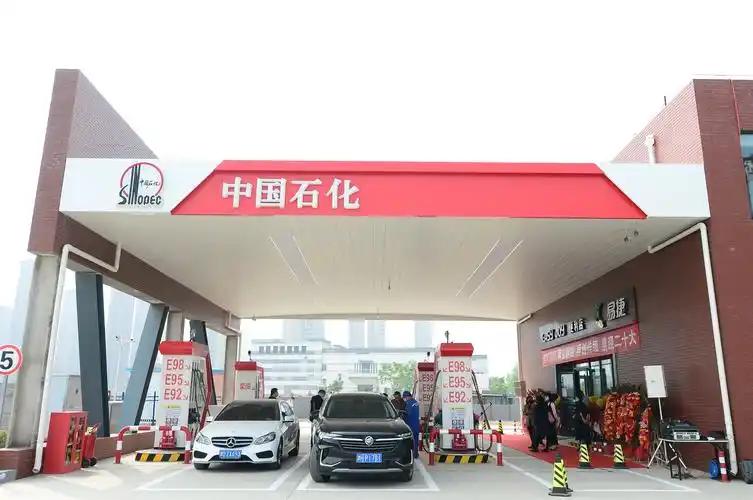 油价一路飙升，92号汽油眼看就要摸到9块钱，95号更不用提，车主们看着油表跳动的