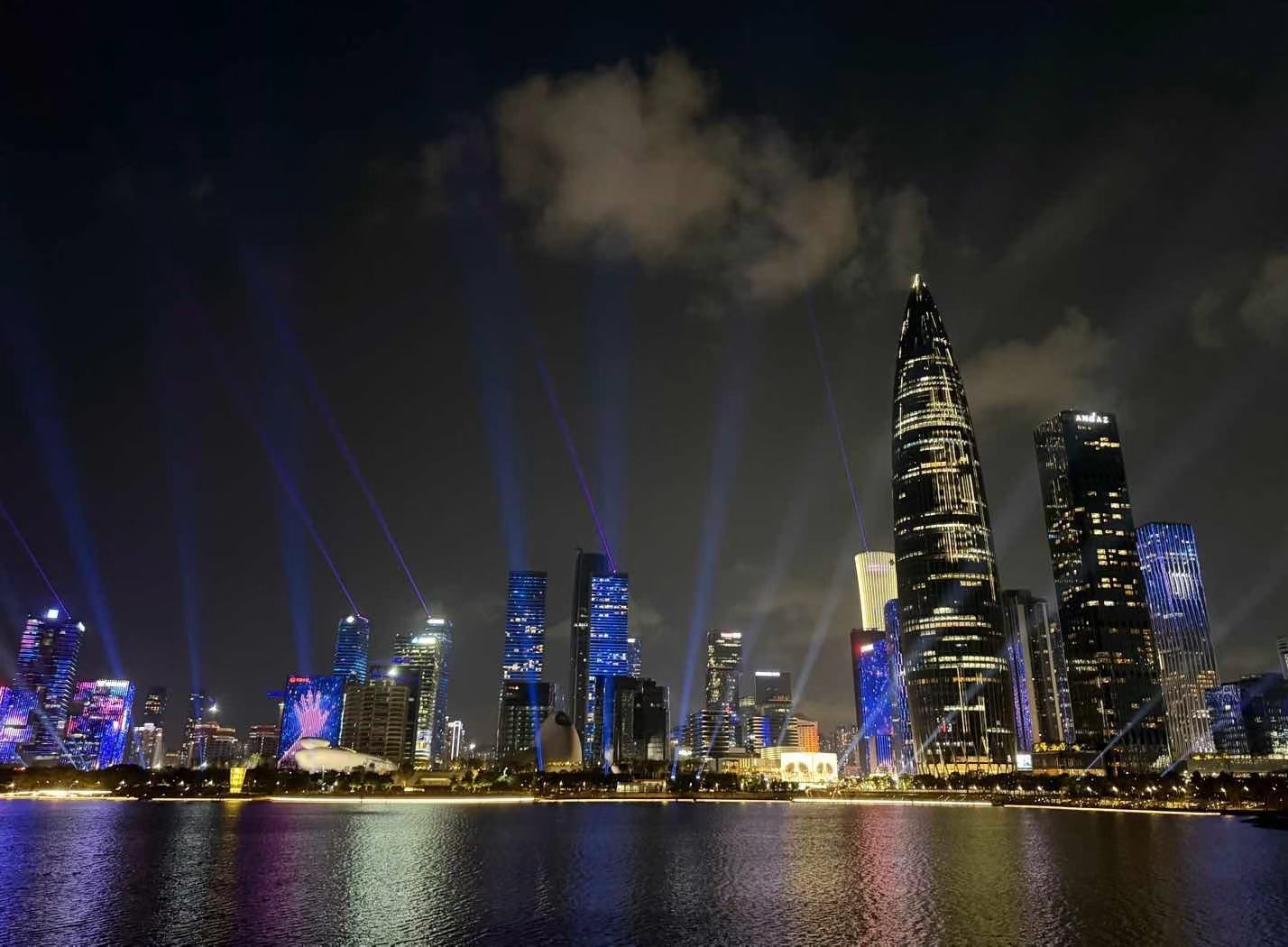 一个健康的社会，从不是所有人都走一条路，而是每个人都能找到自己的路，并且被尊重、