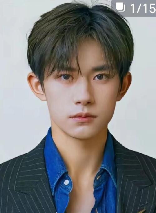 易烊千玺“停工”
败下阵来

易烊千玺因长期高强度工作导致关节变形、身体透支而被