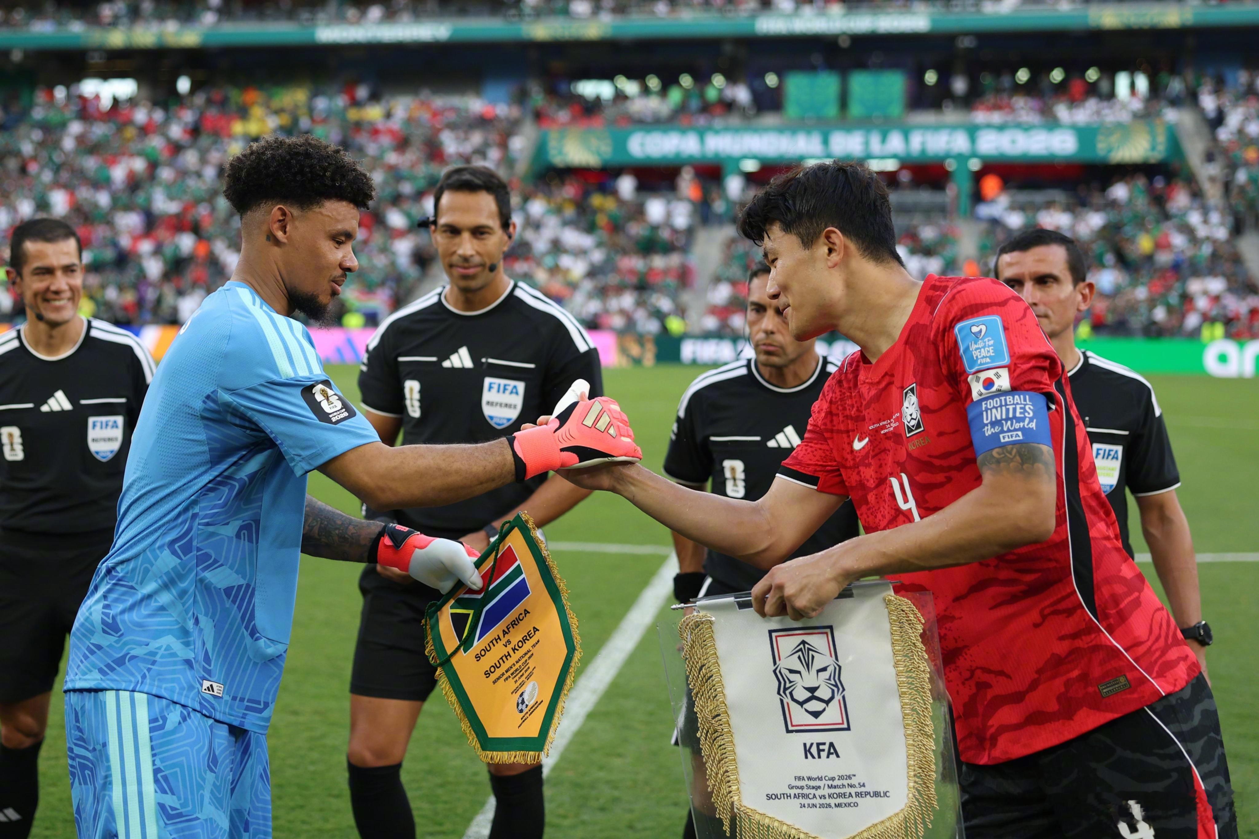 【南非1比0韩国，小组第三的韩国很危险了！】韩国队积3分、净胜球为-1（进2球/
