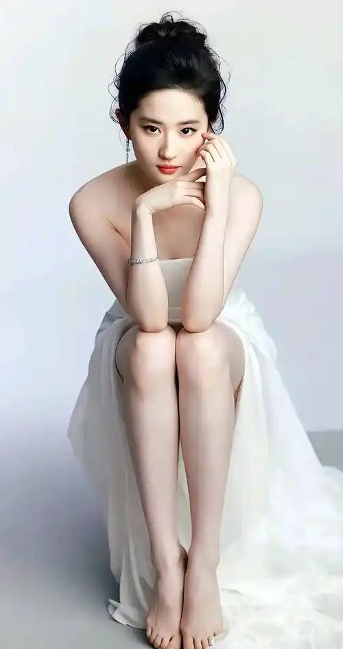 近日，刘亦菲“8秒换胎”的视频火爆全网，在微博、抖音等平台霸榜，阅读量破10亿，