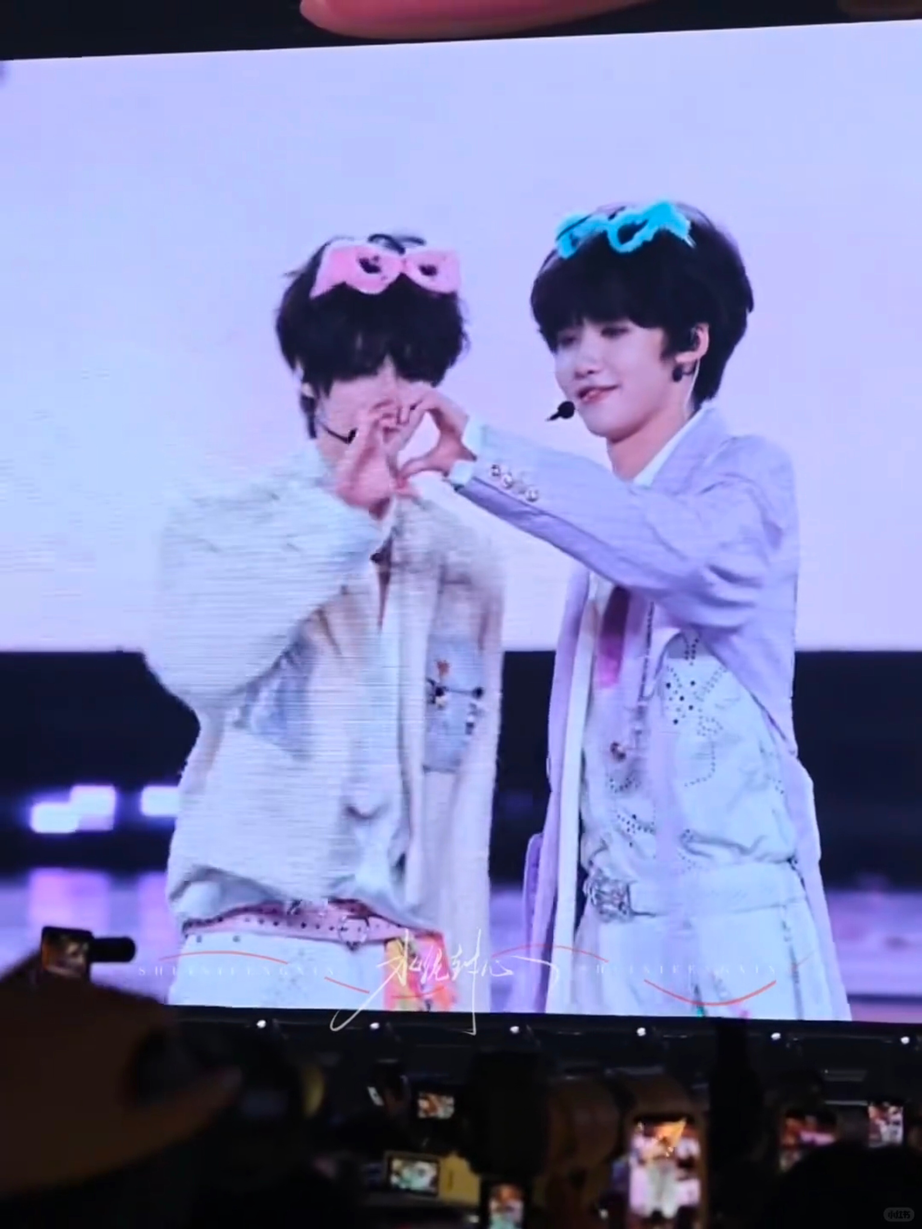 李煜东张奕然比心🫶🫶 