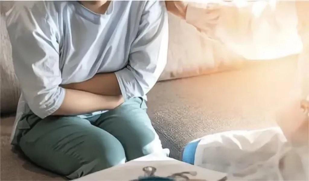 深圳50岁的吴先生，与小三一起感染了性病，于是一起去治疗，并未告知妻子，他们治愈