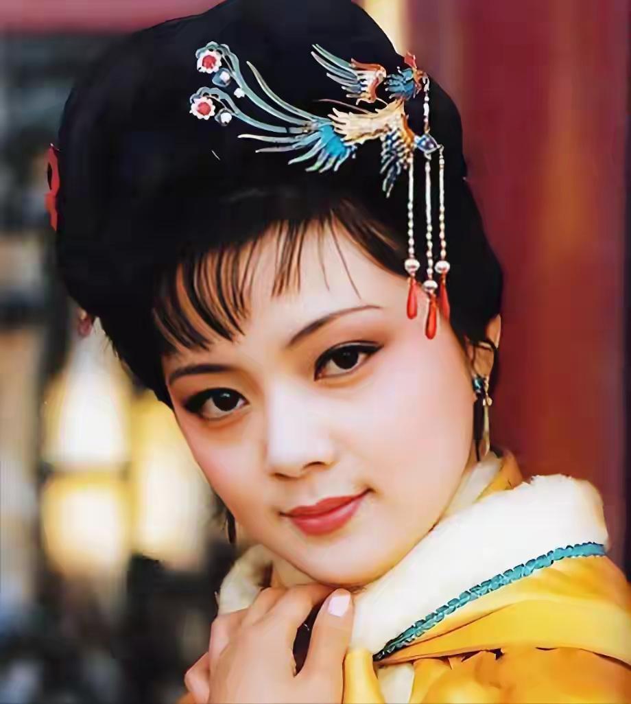 薛宝钗一家常年寄居贾府不肯离去，背后藏着几层难以言说的隐情
 

 
熟读《红楼