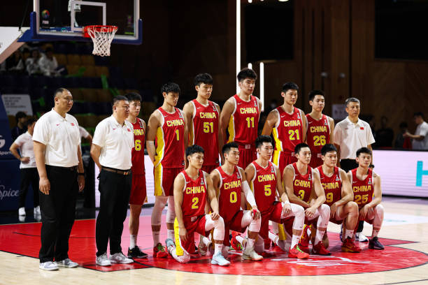 胡金秋定海神针，王俊杰手感火热，中国男篮79-71战胜韩国队，时隔10年重返男篮