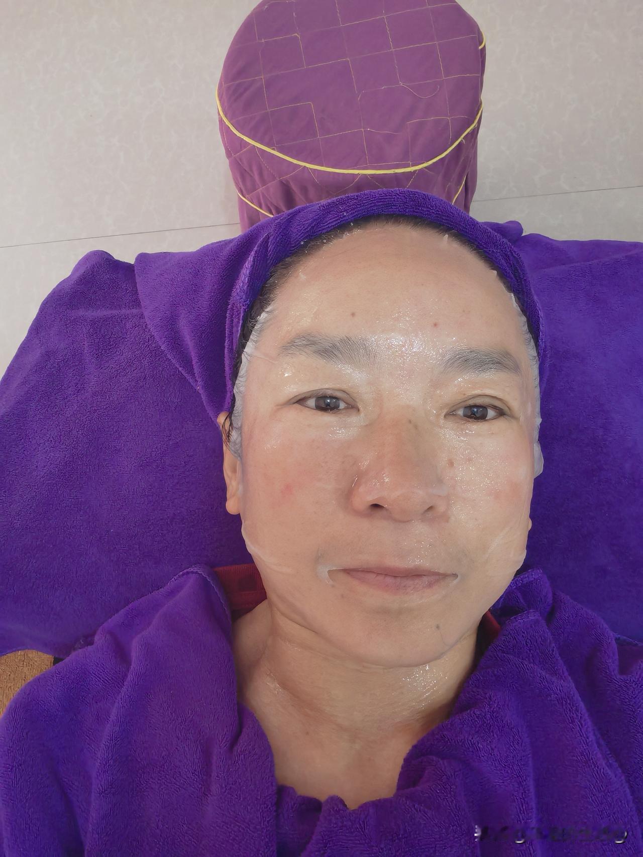 看着脑出血二姐，刚刚六十岁就瘫痪在床。不能自理，喝口水都得别人拿到跟前。这一辈子