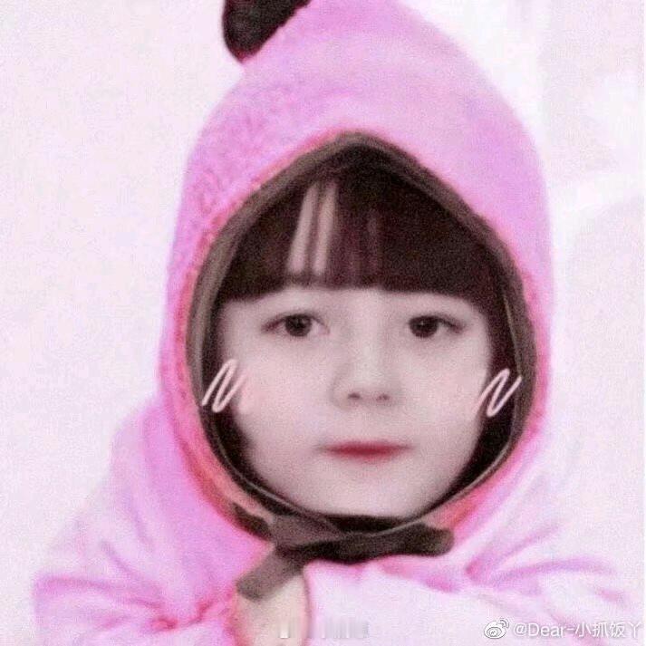 迪丽热巴巴巴小时候~怎么那么可爱这个巴巴迪丽热巴‖ 