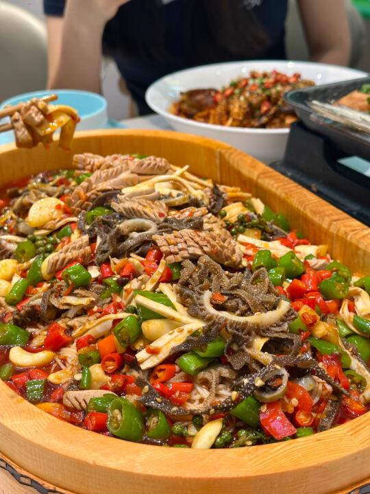 宜昌！！这火爆三脆的份量简直了。。。。