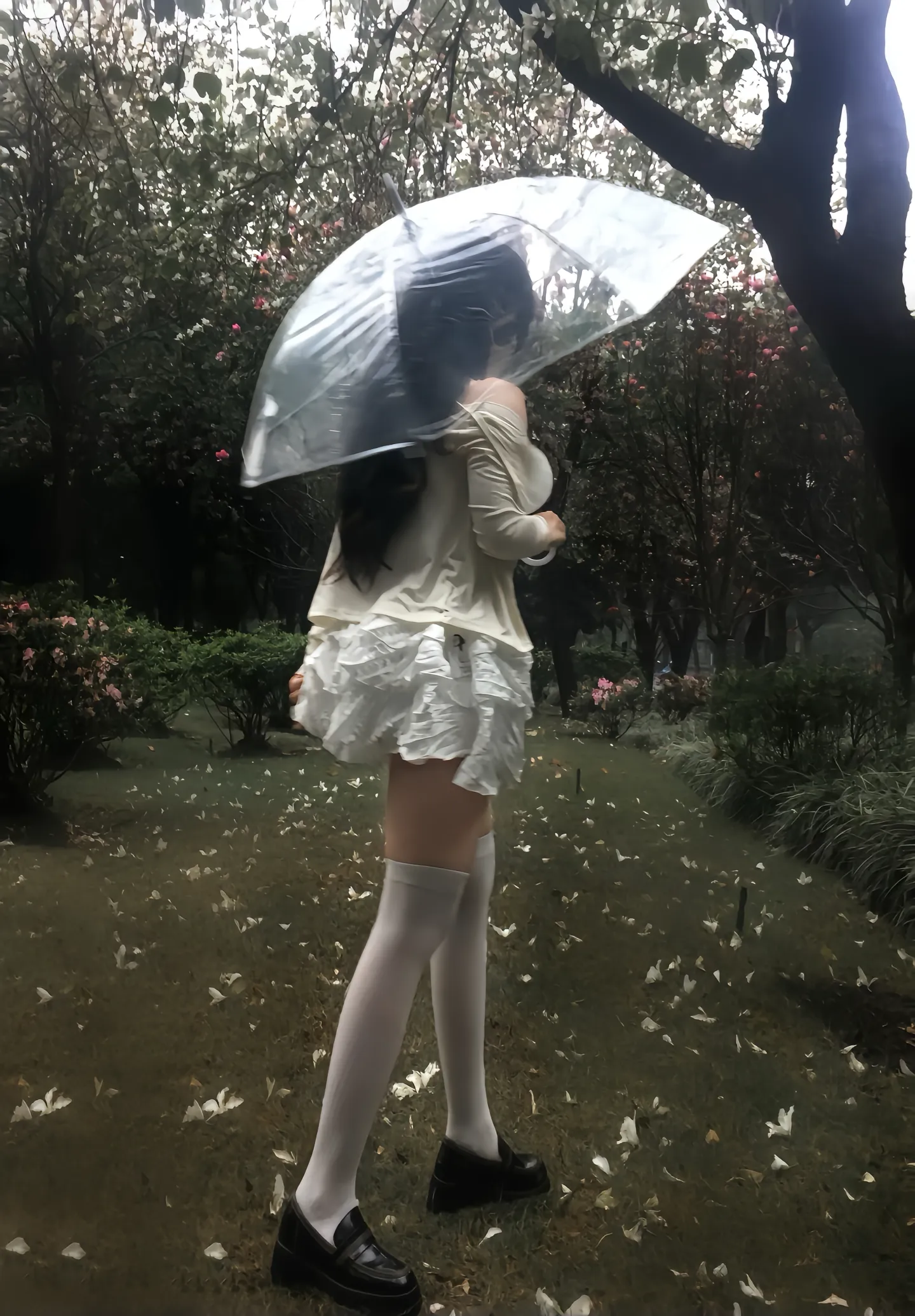 怎么转身又是一阵心痛