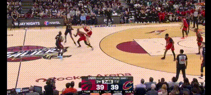 惊艳！哈登妙传莫布里暴扣
今天凌晨季后赛首战，骑士在主场迎战猛龙，最终以126-