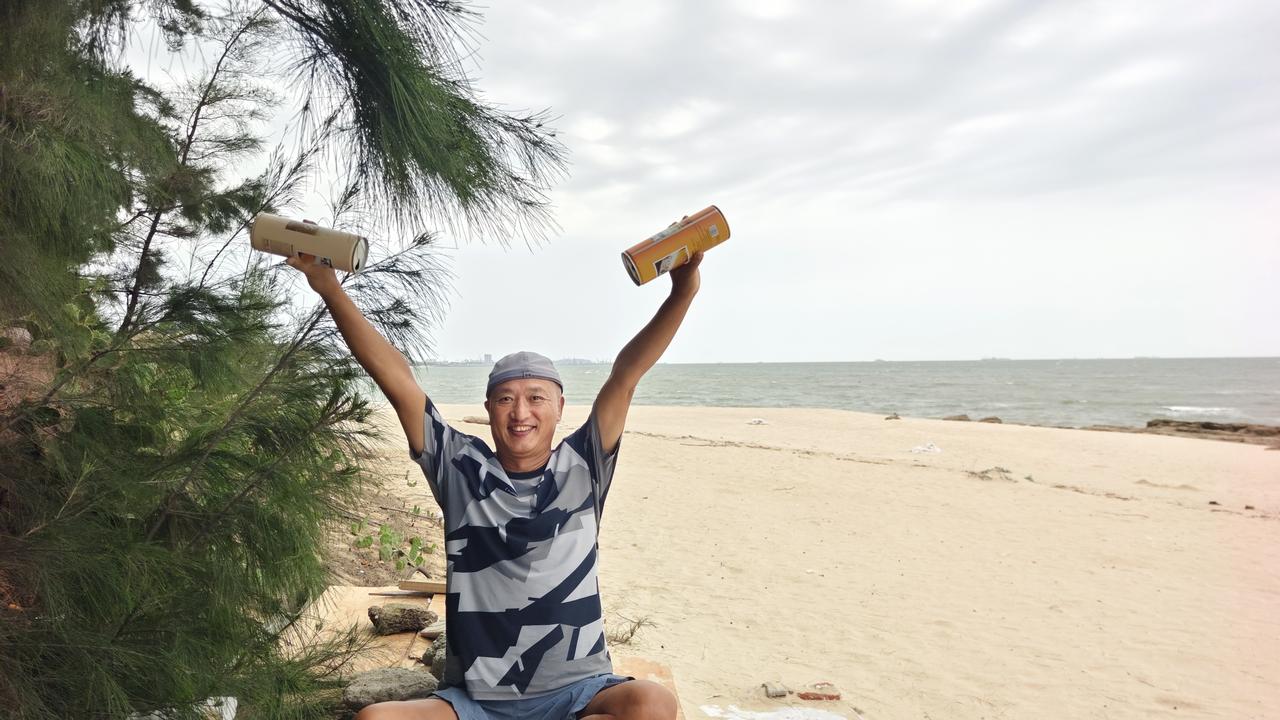 完全意外、计划之外的野餐。
后天和小胖就要出岛了，今天上午去市场，买了一大堆各种