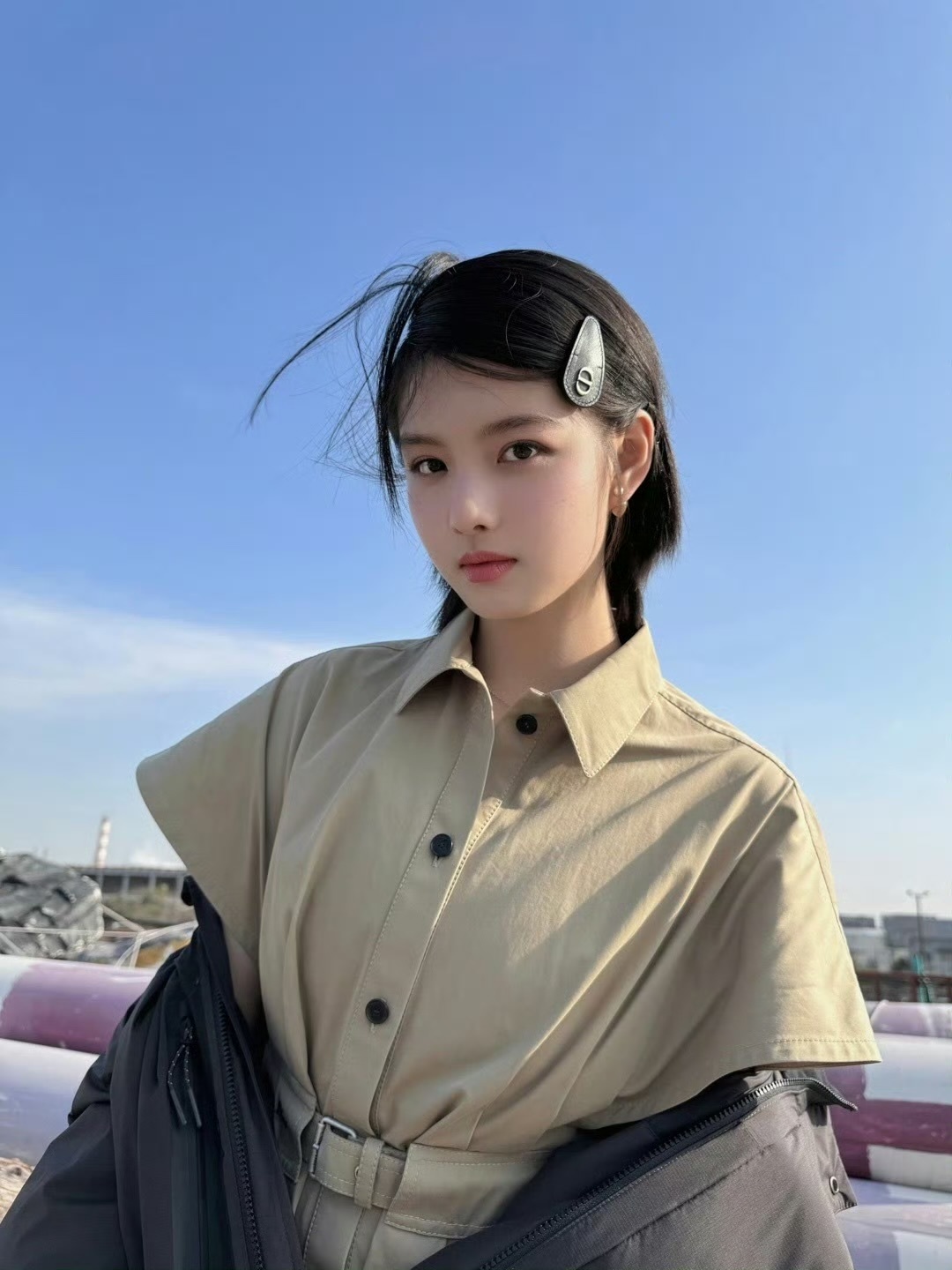 第一个给艾米剪短发的人是天才小姑娘确实挺好看，成名要趁早。 ​​​