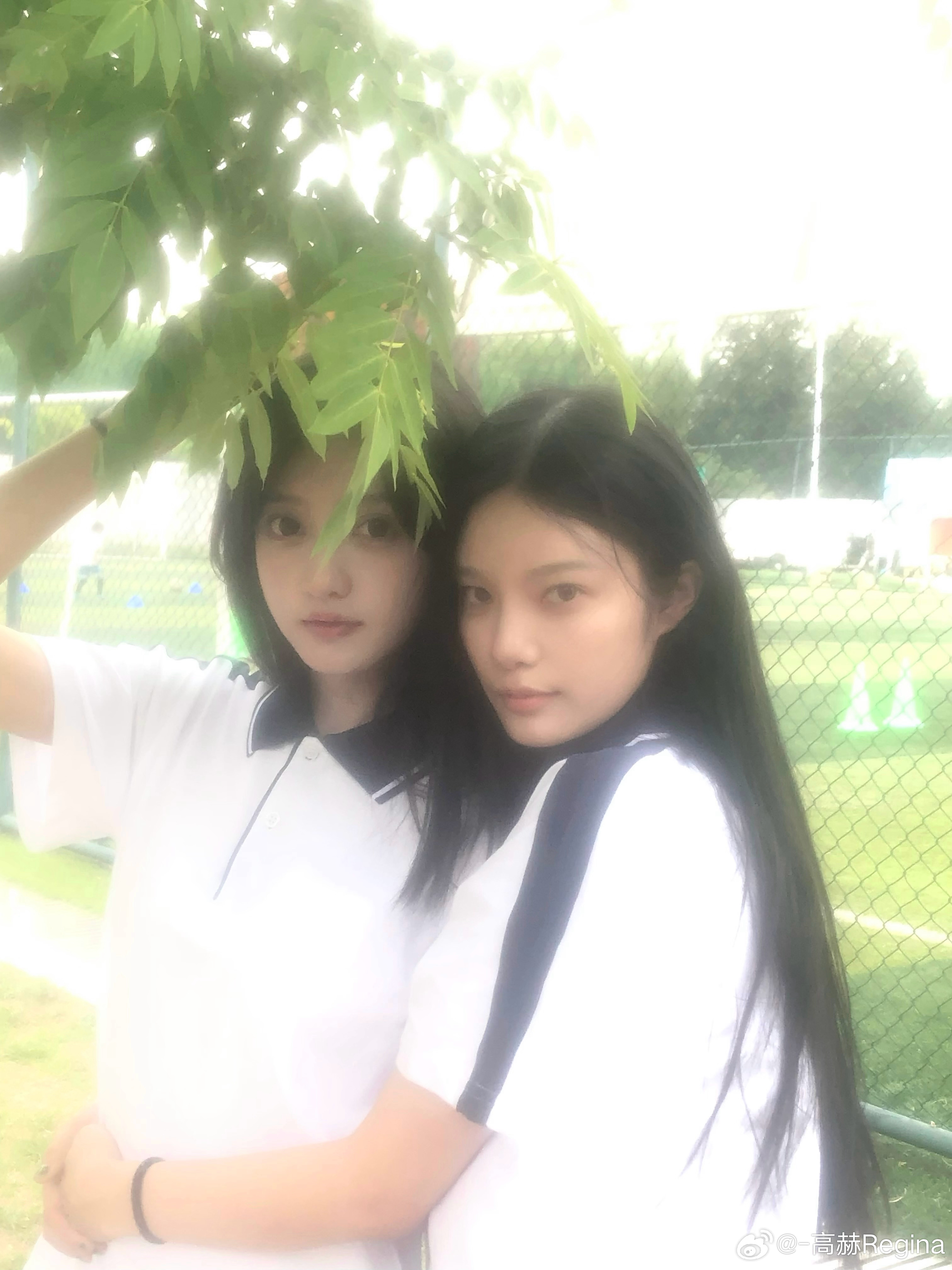 回忆里想起模糊的小时候🍃#高赫Regina[超话]# ​​​