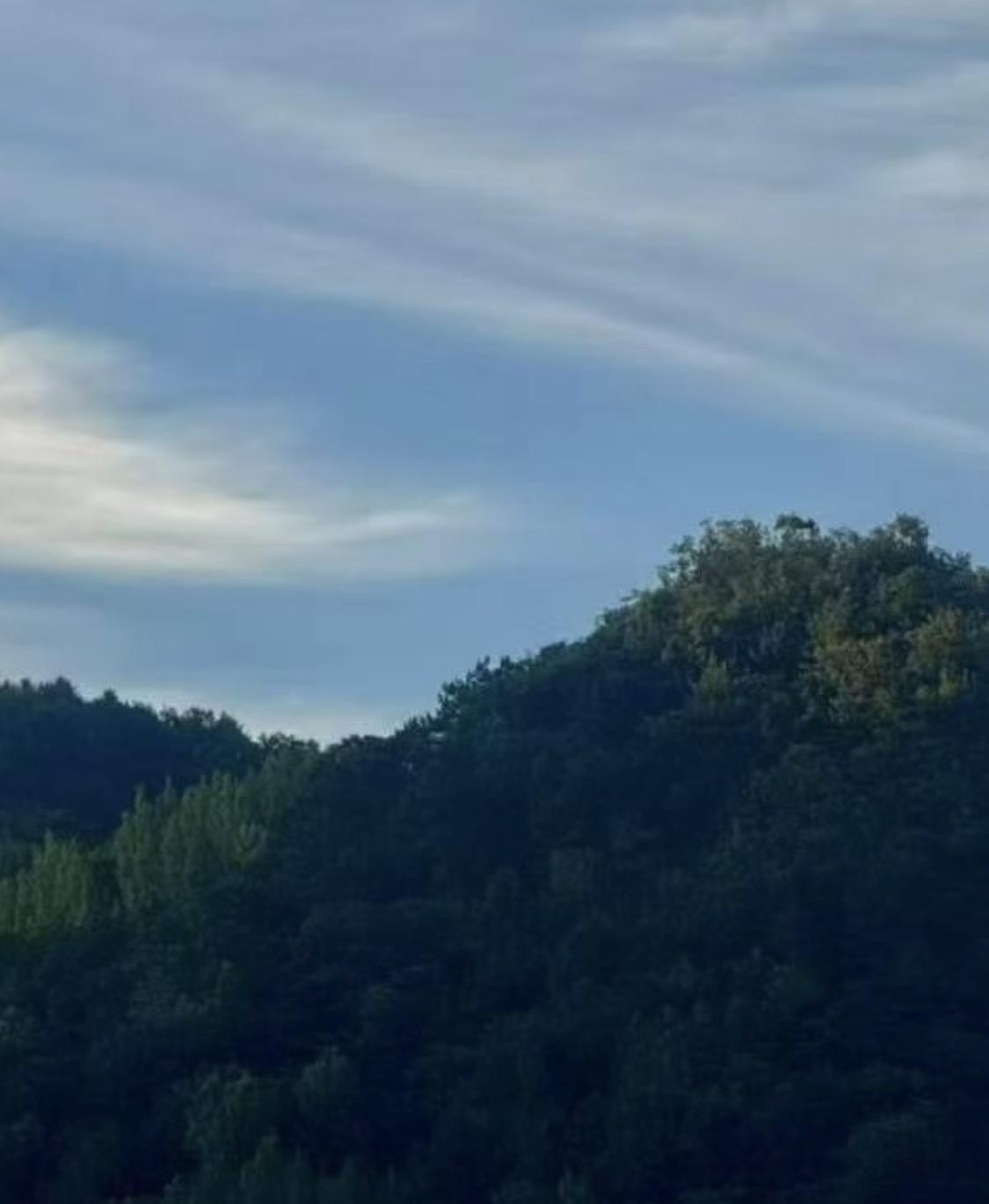 “风吹雾散青山秀”这个上联，犹如一幅清新的自然画卷。我对“雨霁月明碧水柔”。“风