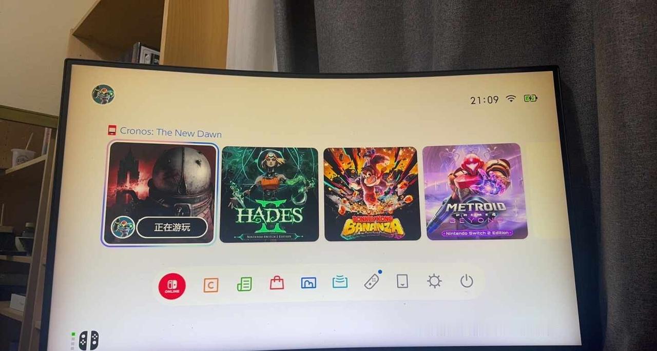 kingsford给钱就出显示器电竞屏
配置最后，32寸，144hz，屏幕中心有