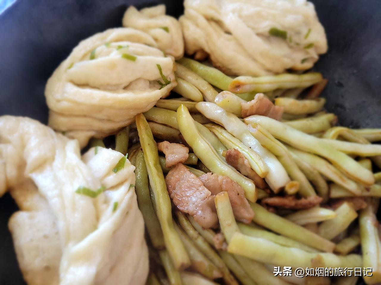 这道菜其实也有很多做法，我和儿子曾经在沈阳一家东北菜馆吃过，所不同的是，这家菜馆
