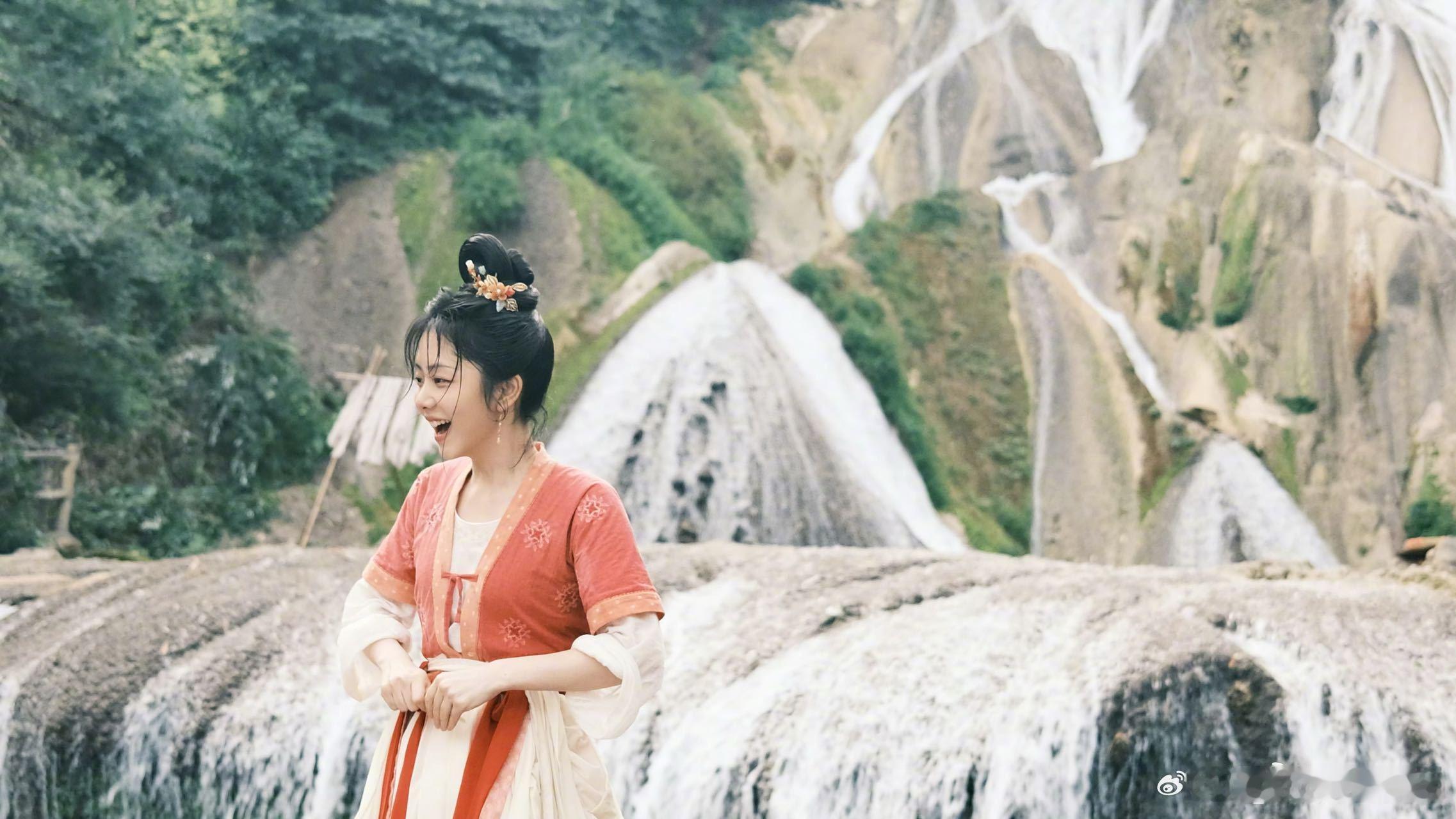 谭松韵新剧飞花会团感  谭松韵说飞花会成立了  《蜀锦人家》剧情推进到季英英成立