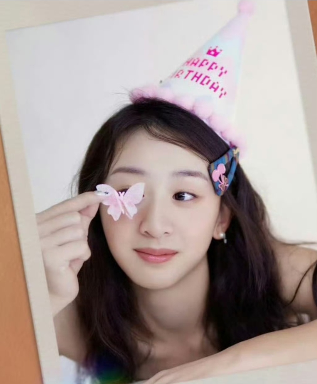 森碟 18 岁生日照。仿佛昨天还在看《爸爸去哪儿》里那个扎着羊角辫、风风火火的小