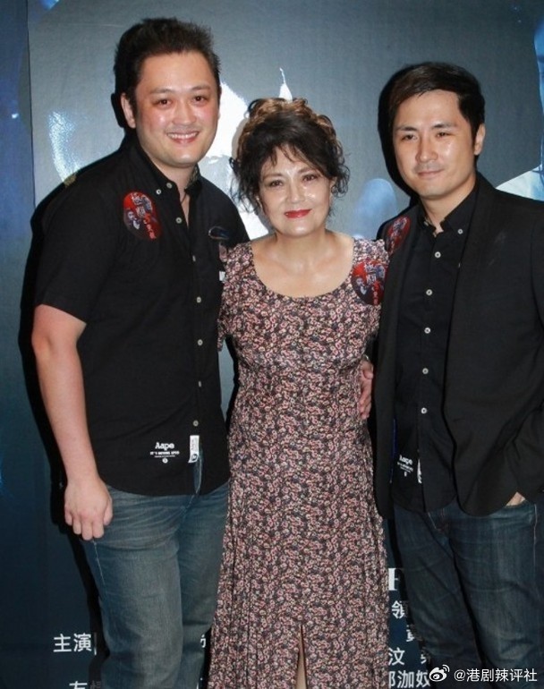 李泳漢與李泳豪對母親施明離世的後事安排各執一詞，李泳漢講明李泳豪是施明兒子，當然