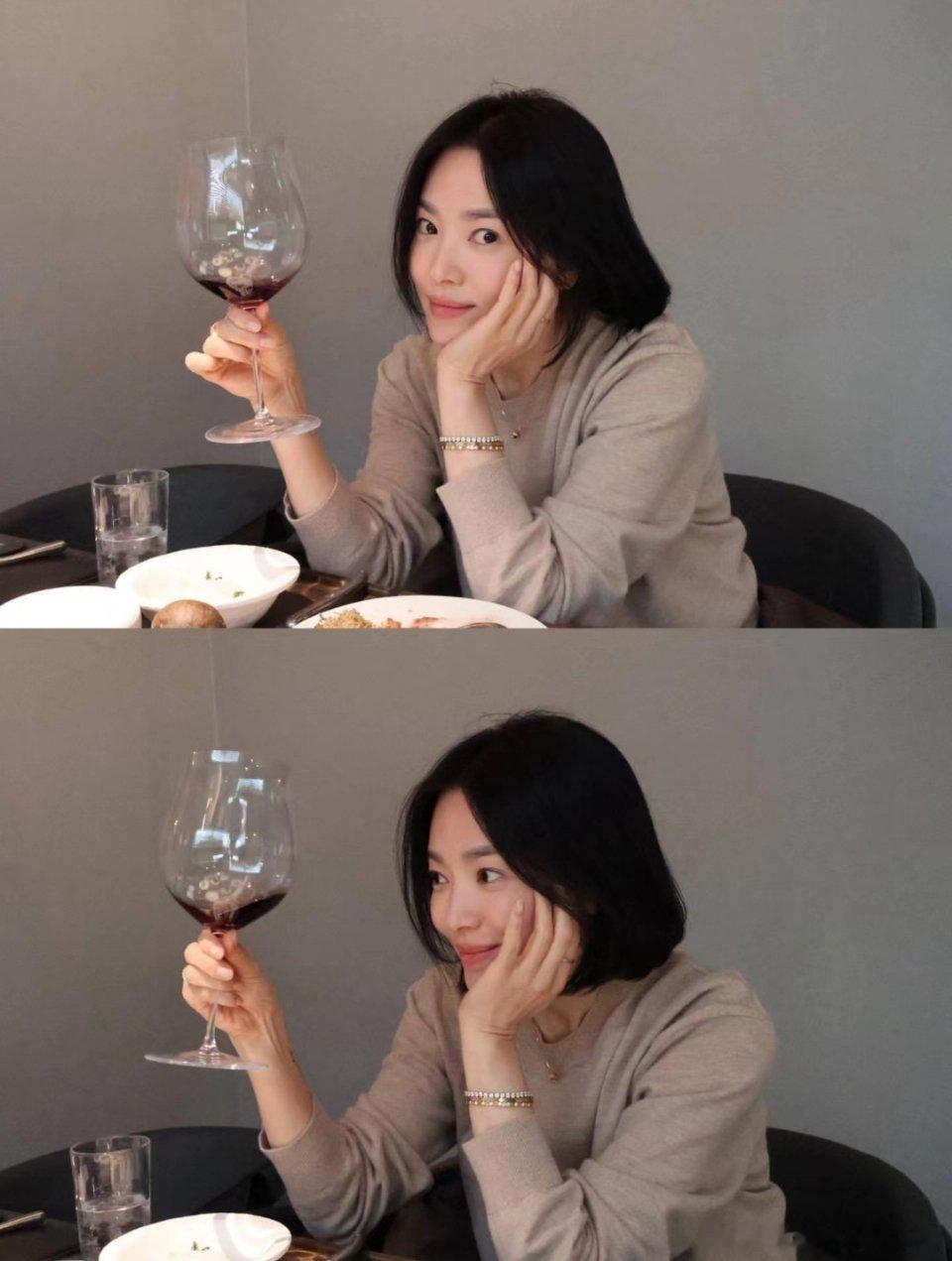宋慧乔的花期真的长，20多年了还稳居一线的位置，她向我们最好地证明了“我命由我不