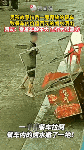 看的火大！湖南，一位夜市摊主提前把餐车停在路边，准备后续出摊经营，没想到短短时间