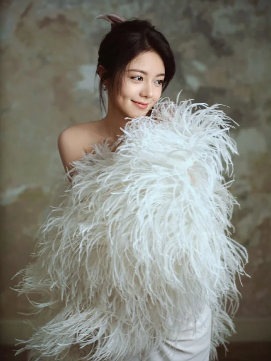 赵今麦身穿 MATESSTUDIO春夏系列造型