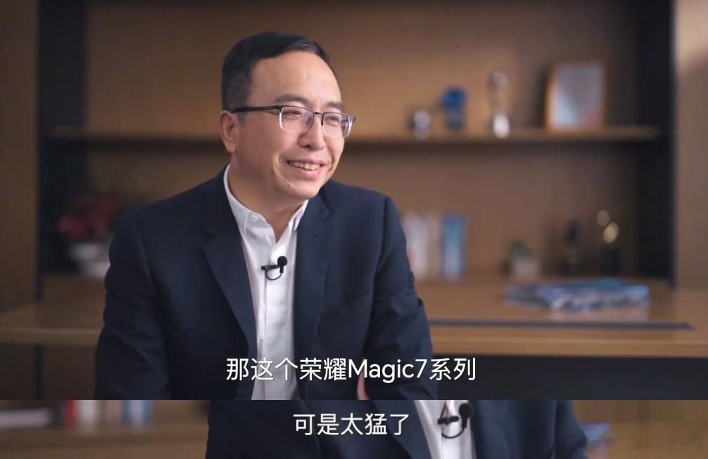 #赵明称Magic7是最强AI手机# 荣耀CEO赵明发布视频解答了用户对于荣耀M