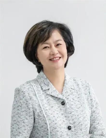 鞠萍姐姐今天退休了，我把这首小诗献给永远的“童年守护人”


  2026年5月