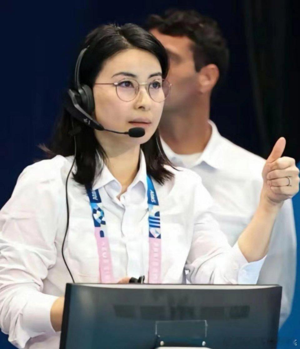 我愿称之为中国最美的女人！中国最美的笑！ ​​​