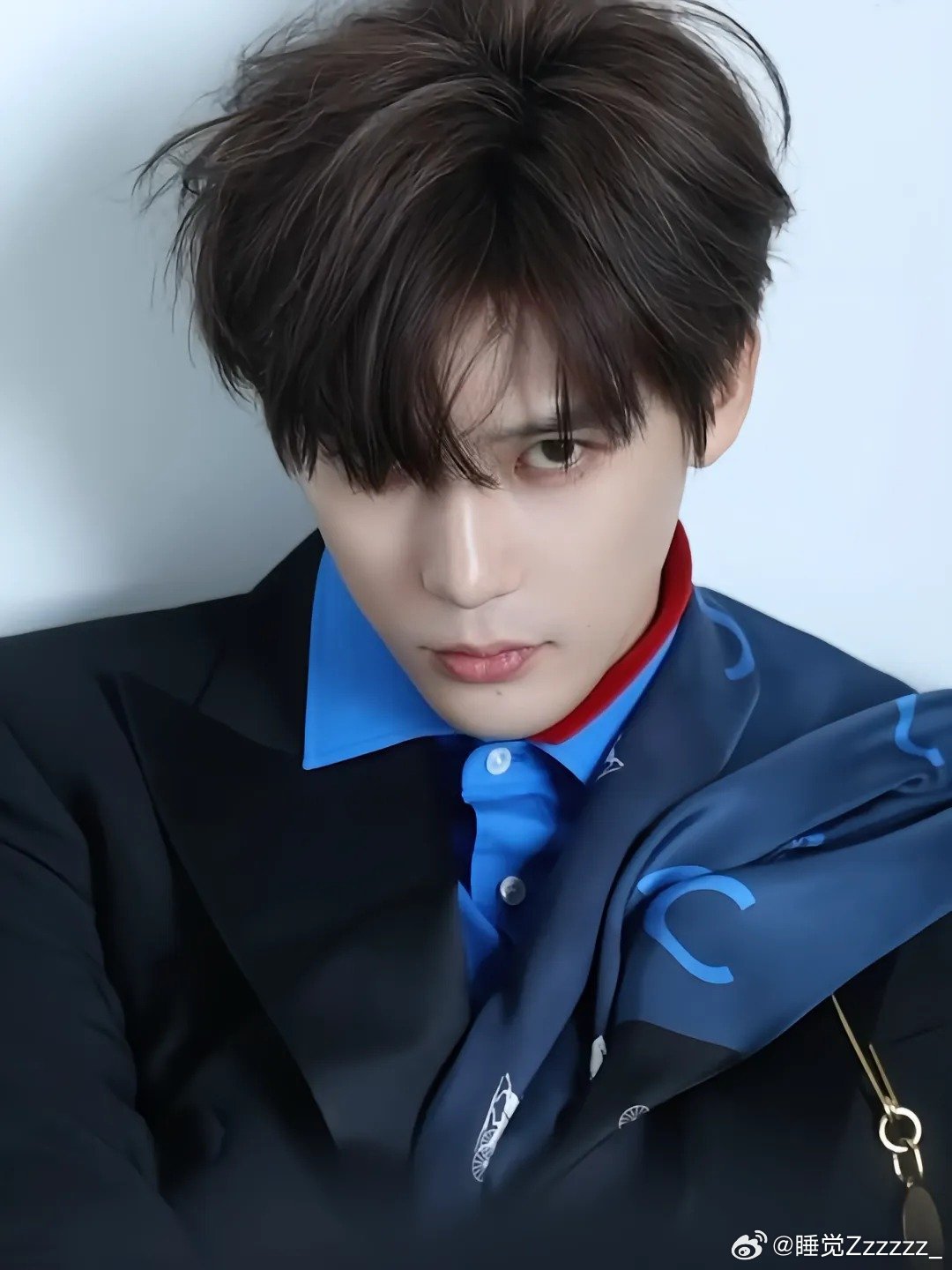 王安宇白衬衫性张力王安宇女娲炫技之作简单白衬衫被他穿出极致氛围感，五官精致得像女