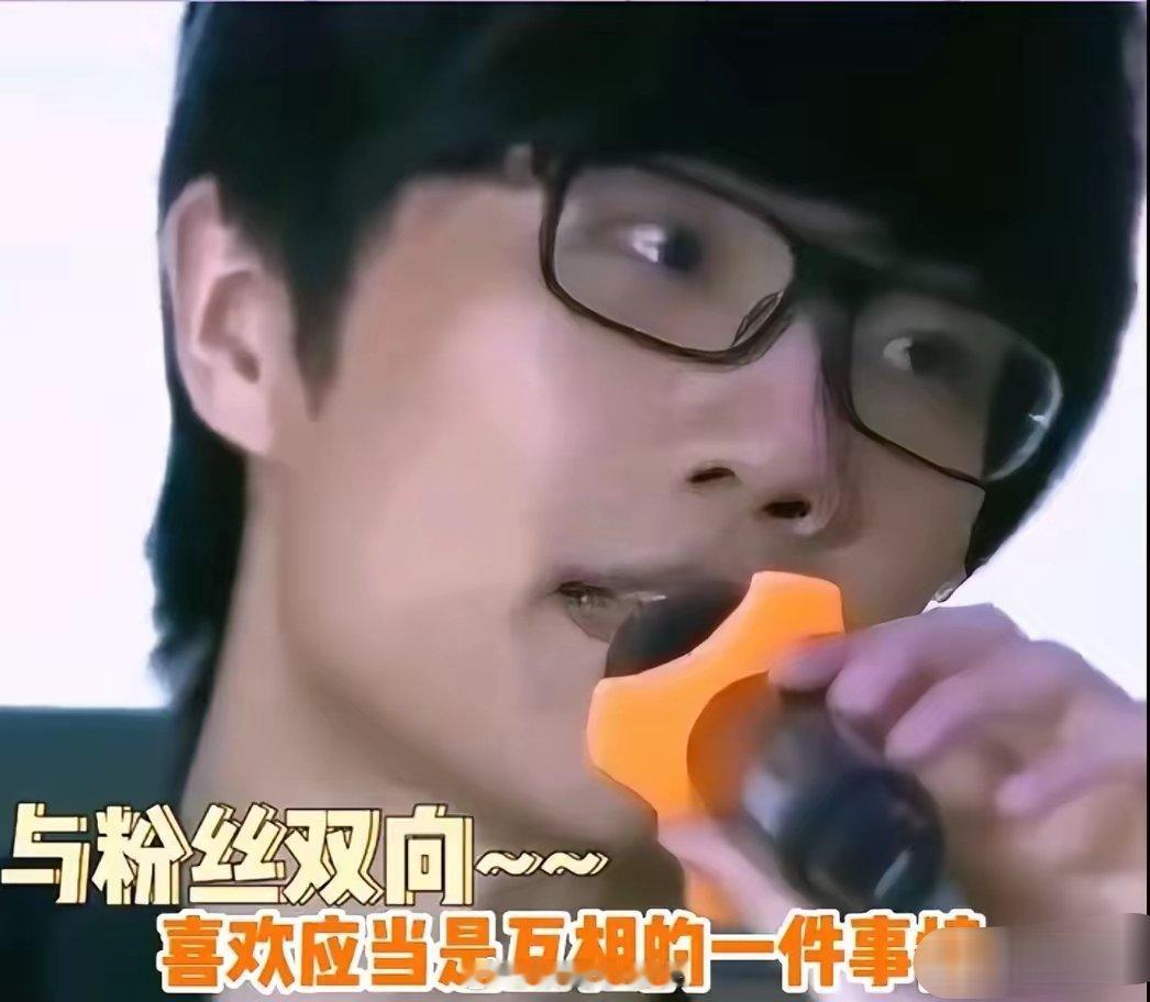 许嵩冯禧原来当时功夫女足就已经成了许嵩当年说自己的理想型“性格要比较开朗一些，因