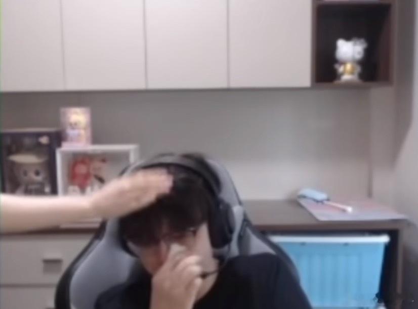 雕哥：我说潘子消极比赛这个词确实不恰当了，我可以退一步说，就是打比赛的时候不要给