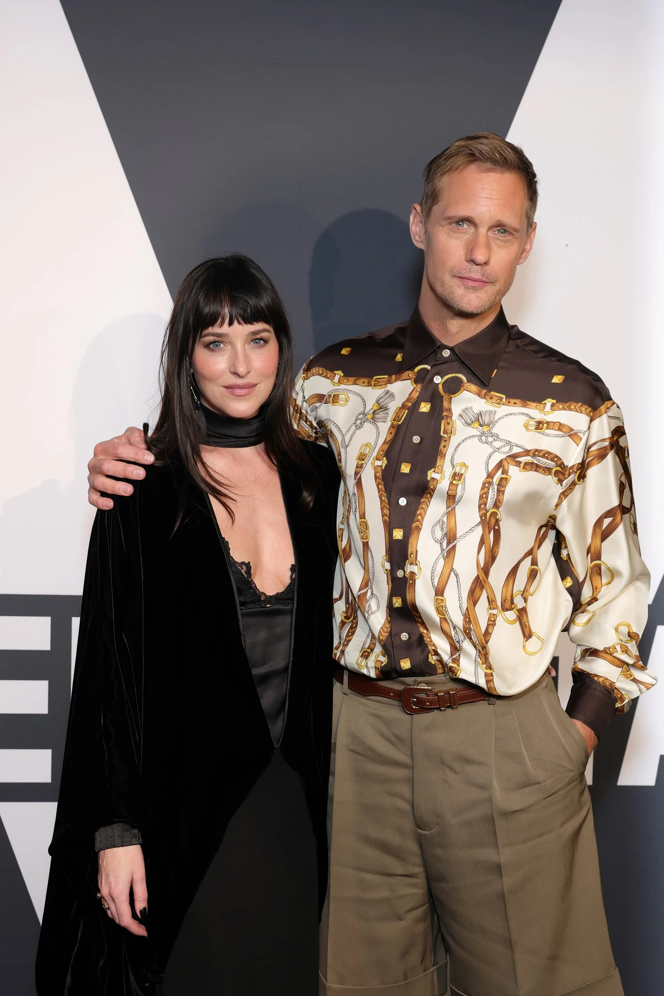Alexander Skarsgard和Dakota Johnson 9日加州 