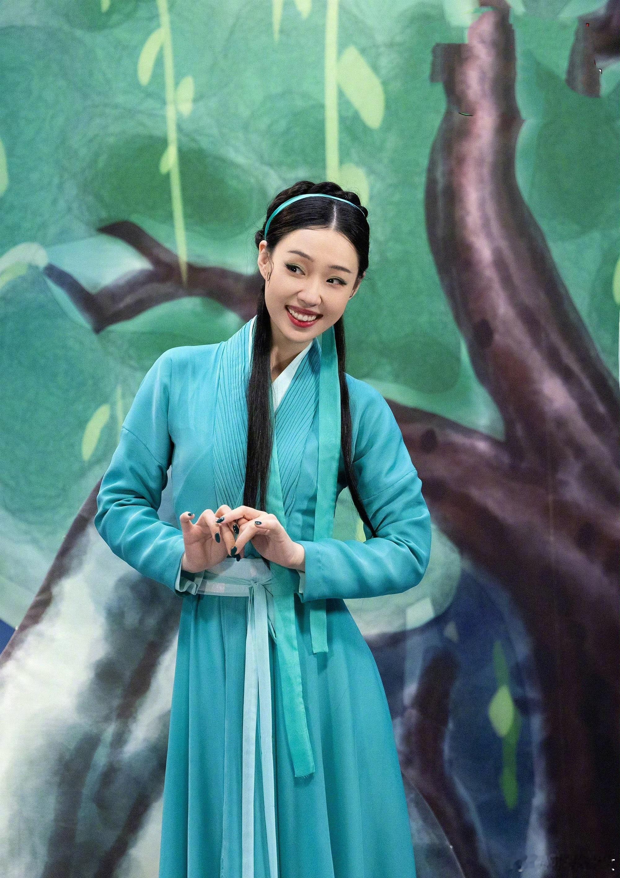 小婉管乐承包白蛇青蛇  喜剧人跳国风舞居然这么顶！双姝舞台又美又搞笑，建议内娱女