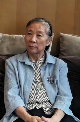 今年82岁的林豆豆，独自居住在北京老城区的一座老房子里，既不使用智能手机，也不接