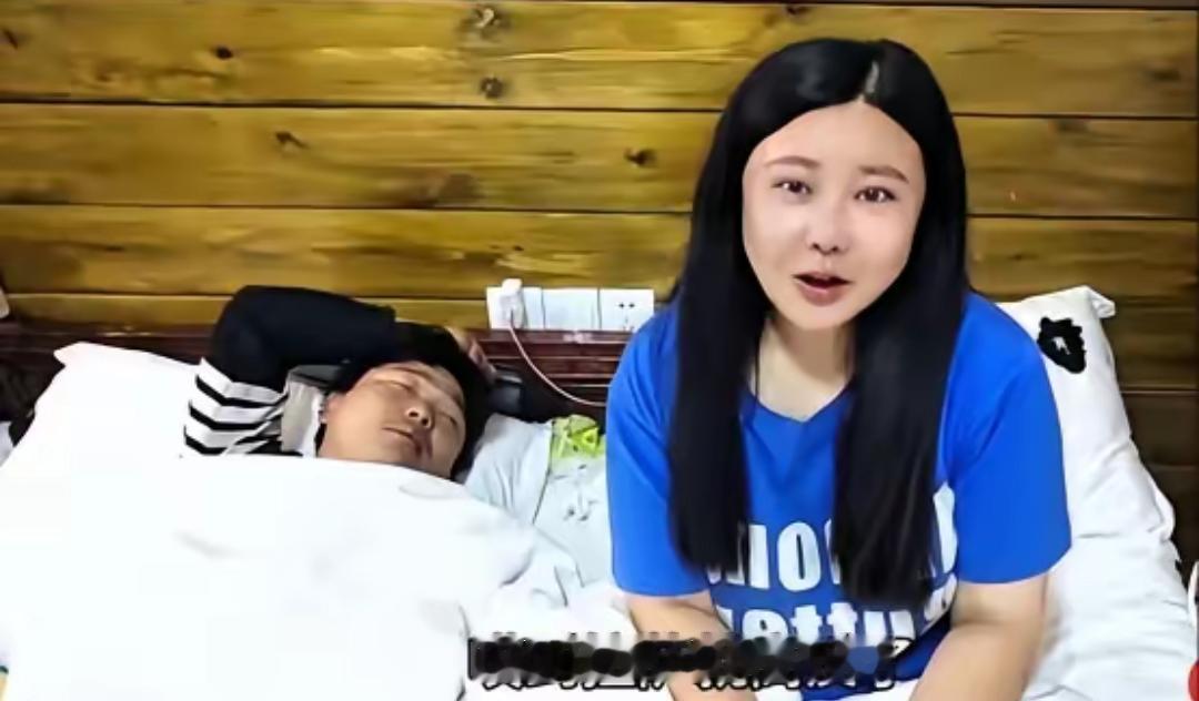 一对骑行的情侣到达拉萨以后，因为实在太累，就在宾馆开了房，大概是长途跋涉太久没洗