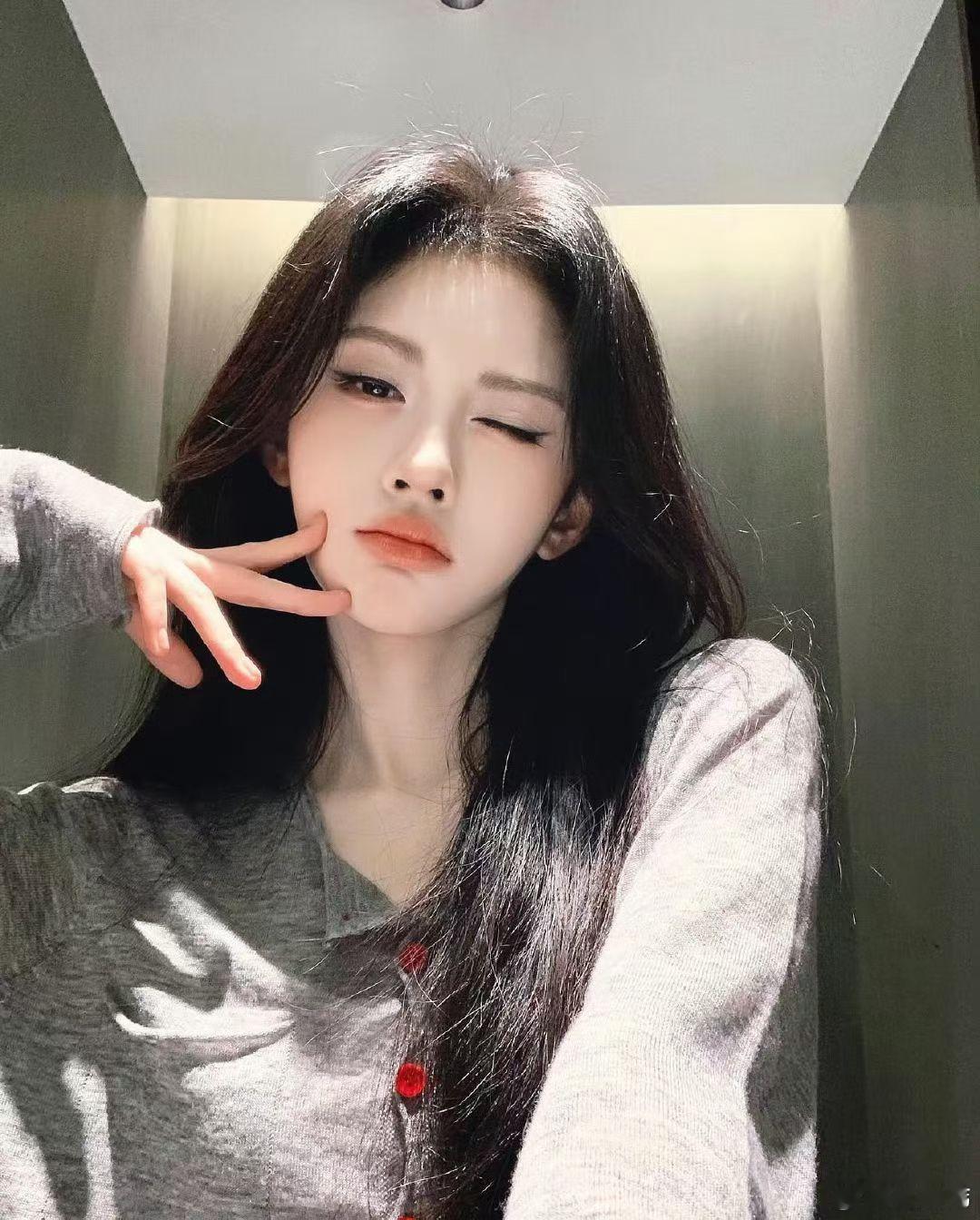 鞠婧祎阿黛 jjy 鞠婧祎苏绿夏“搅拌晚霞，望向丘山之上盛开的玫瑰，你是我的清风