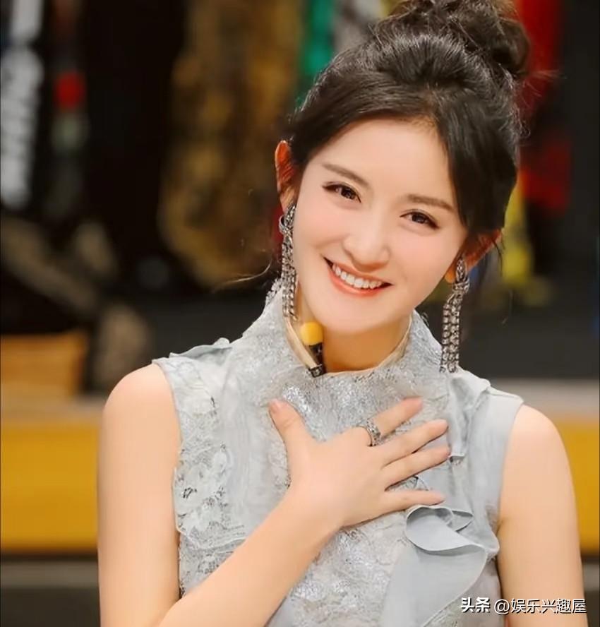 谢娜的演唱会好不好，
​我不做评价，
​但有一点我敢肯定，那就是张杰一定给谢娜开