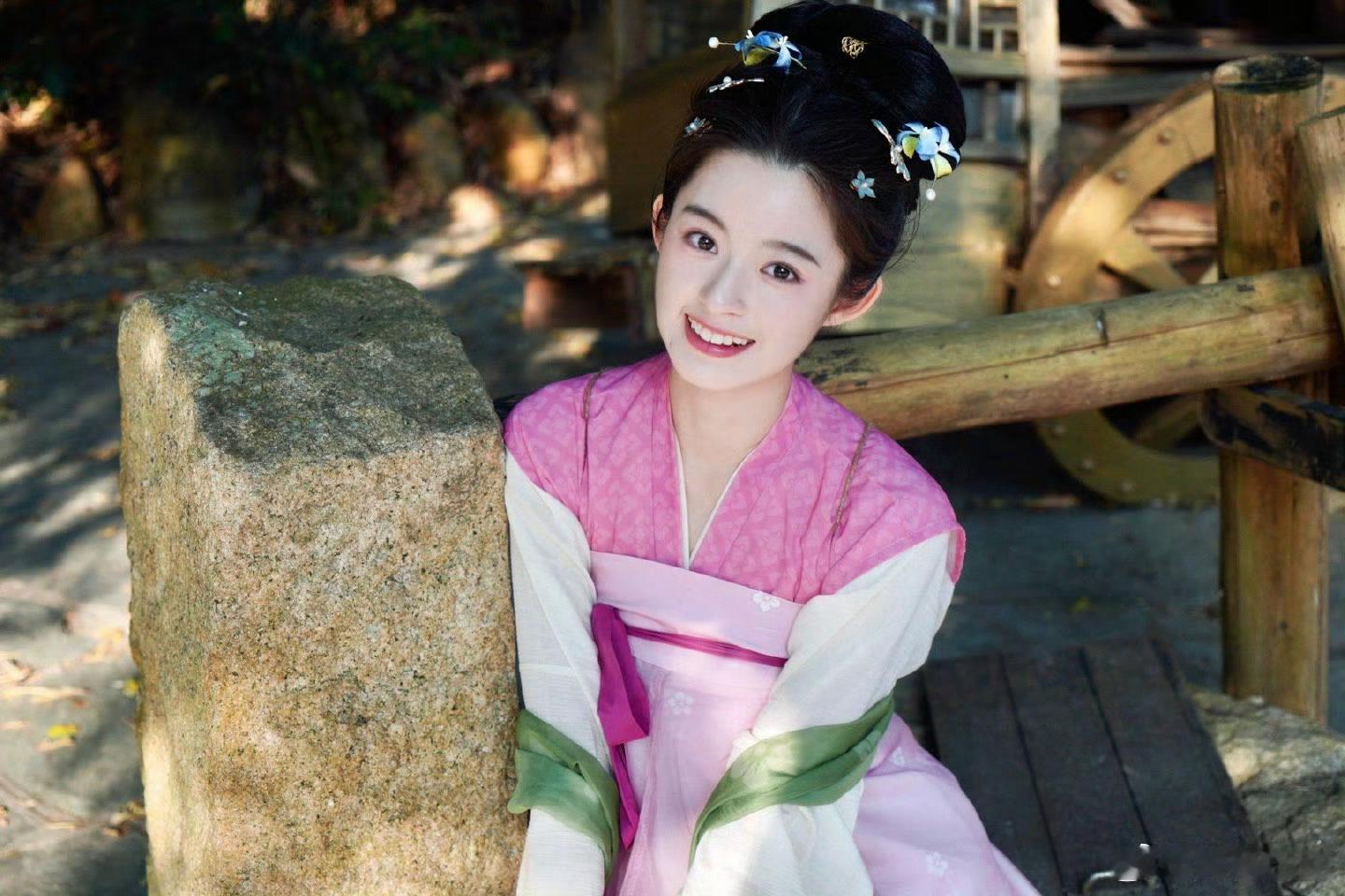 黄杨钿甜手搓了个古装黄杨钿甜春游踏青黄杨钿甜手搓了个古装！！黄杨钿甜