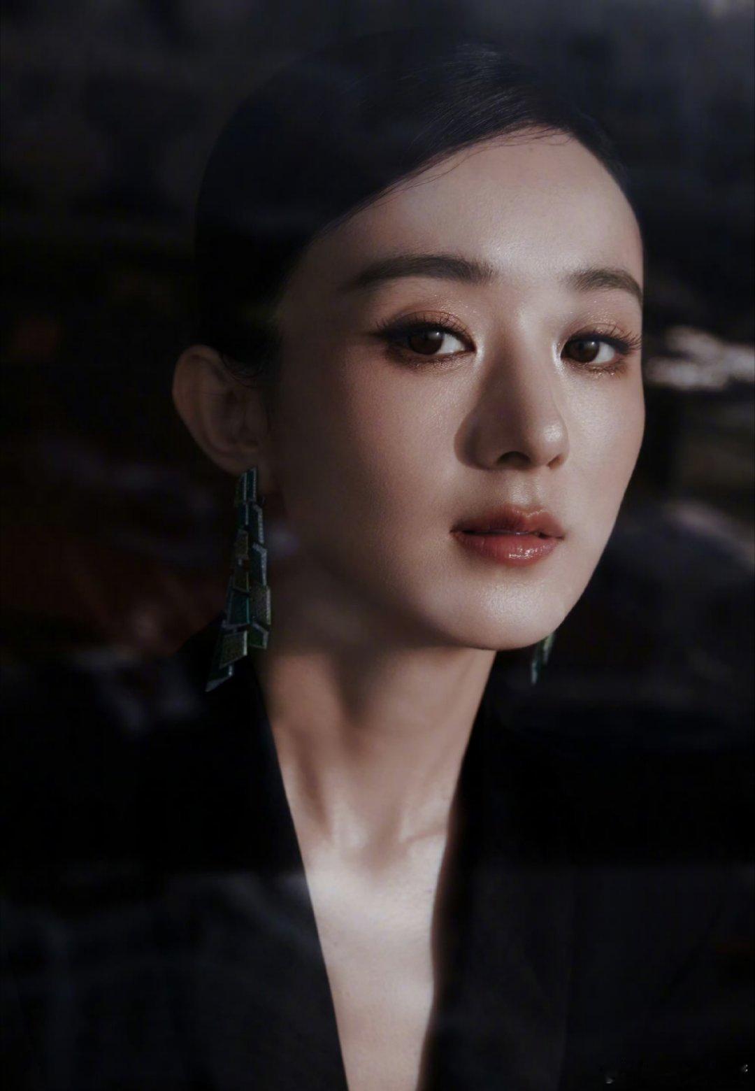 赵丽颖乔妍的心事热映，后续她电影资源应该会很不错。 