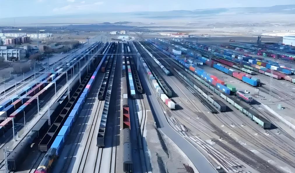 波兰军力突破50万登顶欧洲，疯狂扩军背后暗藏战略野心。近日波兰军费飙升至GDP的